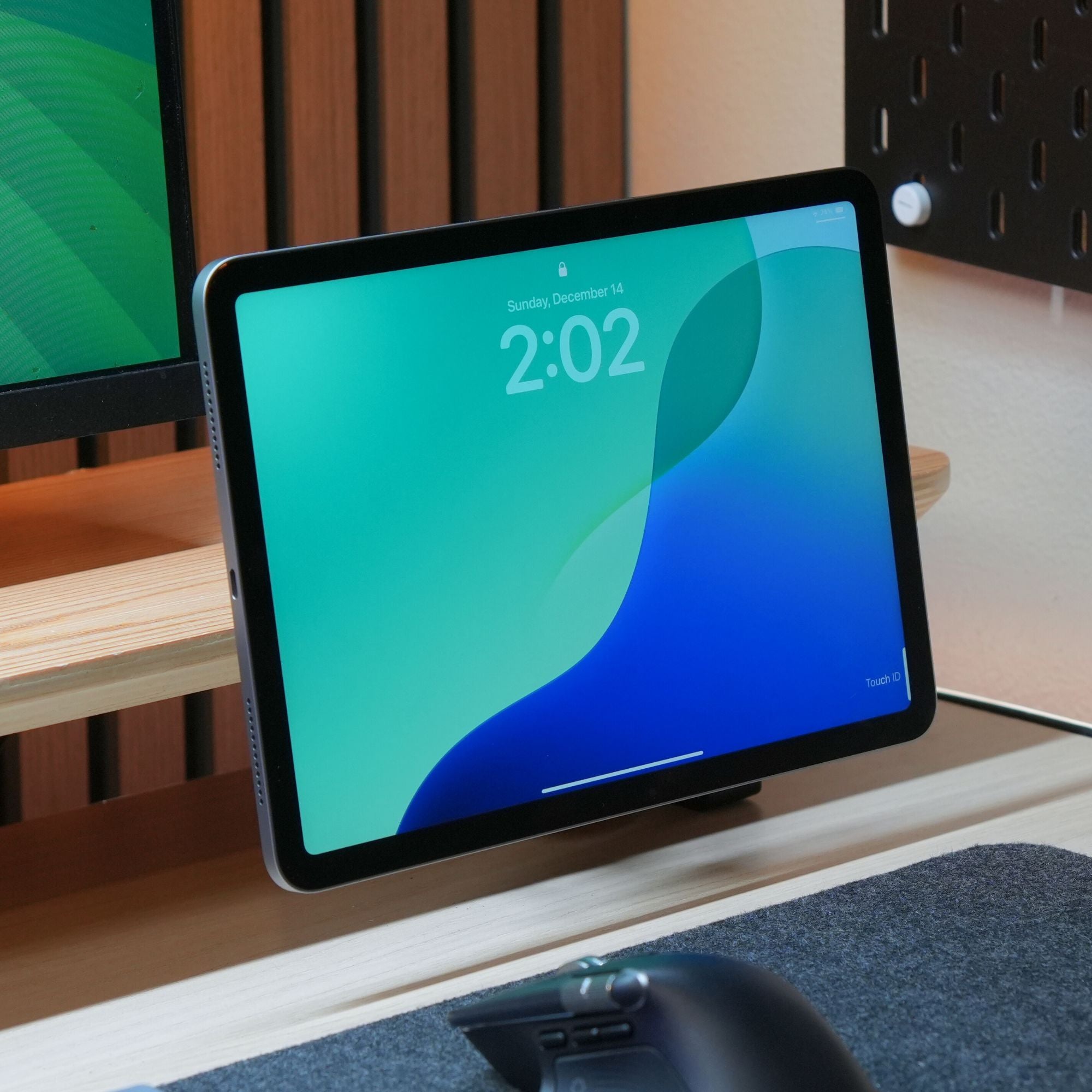 MagDock Height Adjustable Shelf Mount for iPad